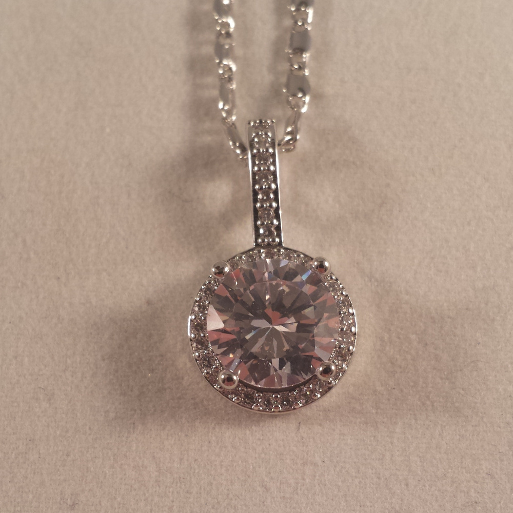 18K White Gold Filled Diamond Zircon Halo Pendant Necklace 9mm - Picture 3 of 5